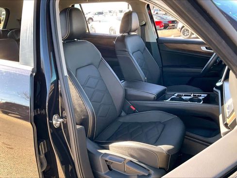 Used 2025 Volkswagen Atlas SE image 9