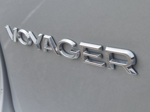 Used 2023 Chrysler Voyager LX image 13
