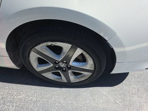 Used 2016 Toyota Prius Three Touring FWD image 7