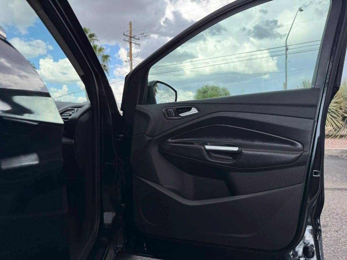 Used 2017 Ford Escape Titanium FWD image 30