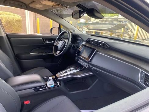 Used 2019 Honda Clarity Plug-In Hybrid image 5