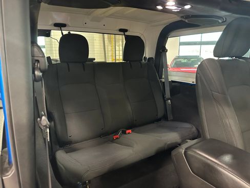 Used 2022 Jeep Wrangler Sport AWD/4WD image 31