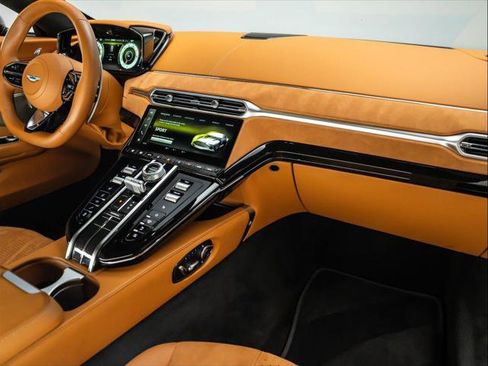 Used 2025 Aston Martin V8 Vantage Coupe RWD image 30