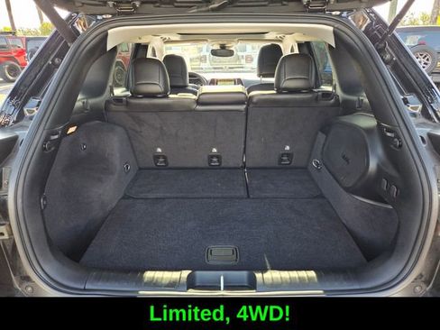Certified 2022 Jeep Cherokee Limited w/ Elite Package AWD/4WD image 15