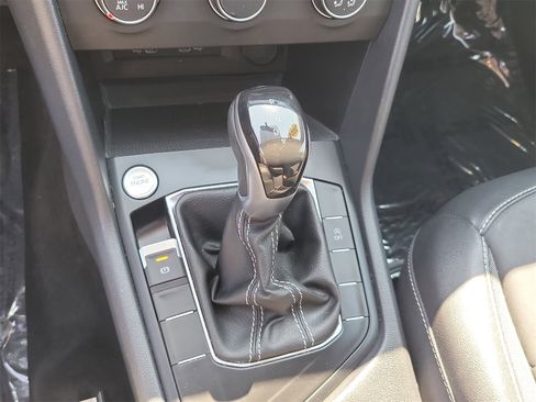 Used 2022 Volkswagen Taos SE image 25