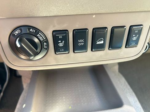 Used 2009 Nissan Frontier LE w/ LE Value Truck Pkg AWD/4WD image 18