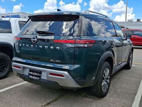 Used 2025 Nissan Pathfinder SL AWD/4WD image 3