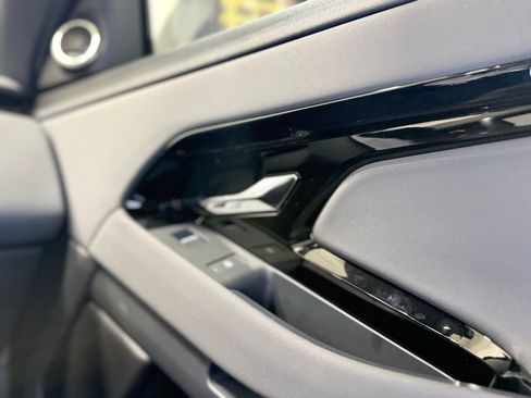 Used 2025 Land Rover Range Rover Evoque Dynamic SE image 24