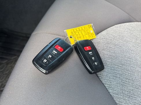 Used 2019 Toyota Camry LE FWD image 34