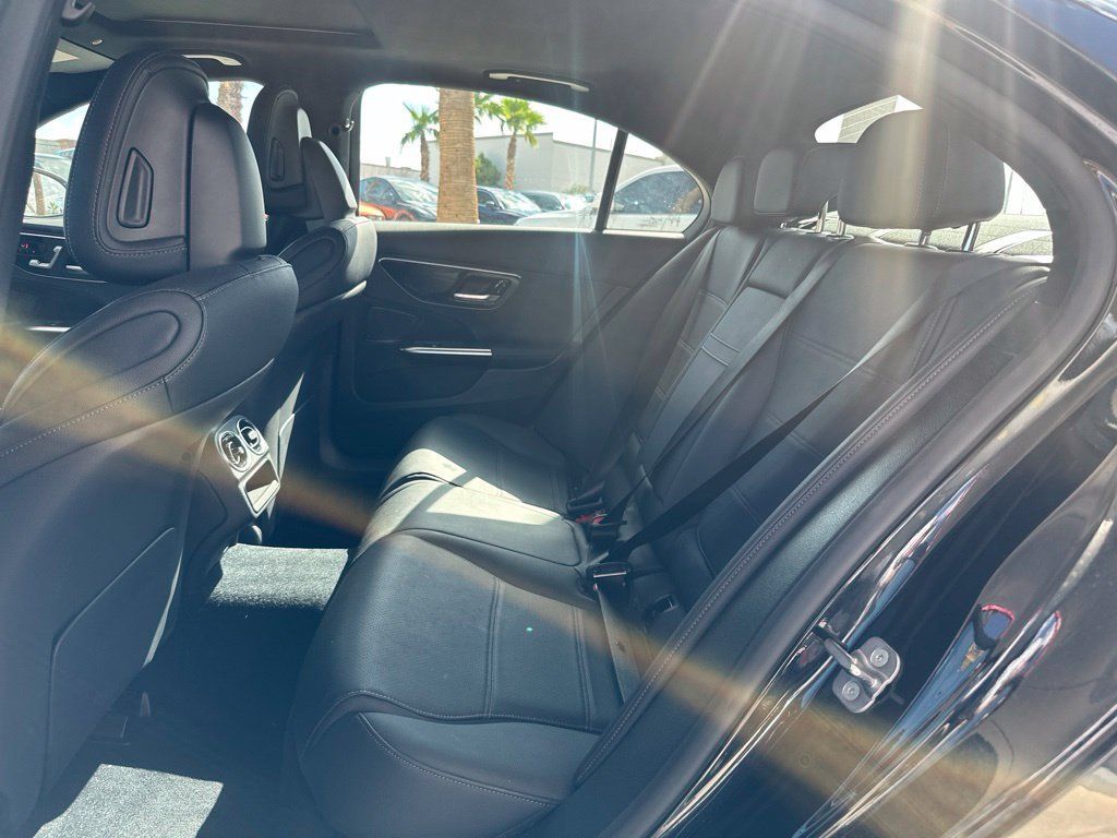 Used 2025 Mercedes-Benz C 300 4MATIC Sedan image 3
