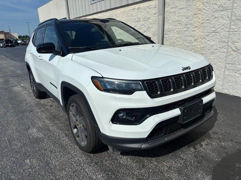 Used 2026 Jeep Compass Limited AWD/4WD image 2