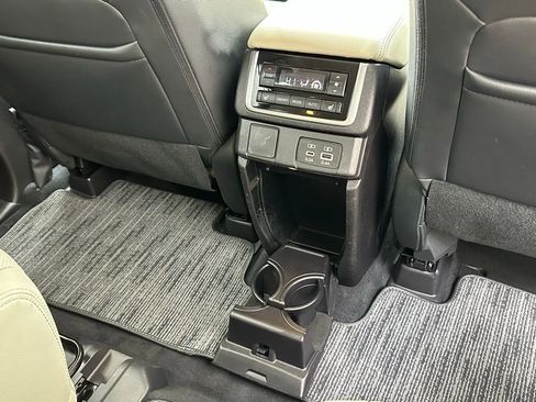 Used 2023 Subaru Ascent Limited image 33