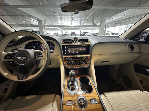 Used 2023 Bentley Bentayga AWD/4WD image 14