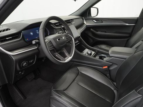 Certified 2024 Jeep Grand Cherokee Limited image 21