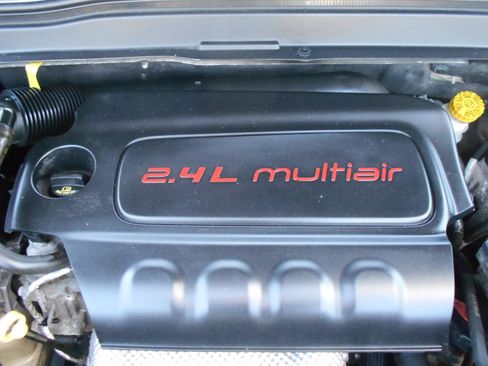 Used 2016 Jeep Renegade Limited AWD/4WD image 5
