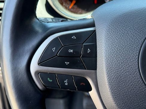 Used 2021 Jeep Grand Cherokee Laredo RWD image 14