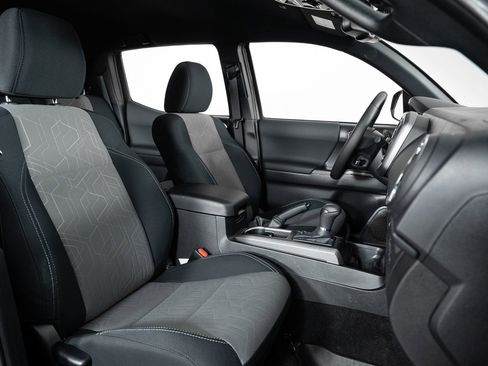 Used 2023 Toyota Tacoma TRD Off-Road image 28