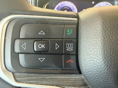 Used 2024 Jeep Wagoneer L Series II RWD image 22