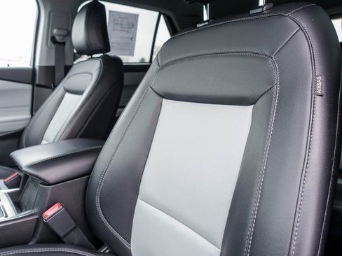 Used 2023 Ford Explorer XLT w/ Equipment Group 202A image 15