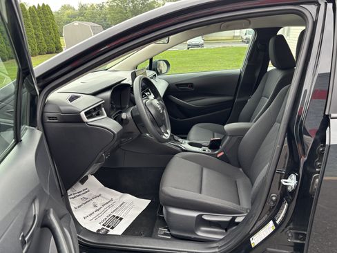 Used 2025 Toyota Corolla LE FWD image 12
