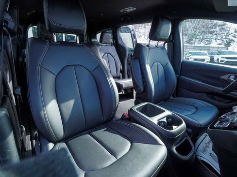 New 2026 Chrysler Pacifica Select image 42