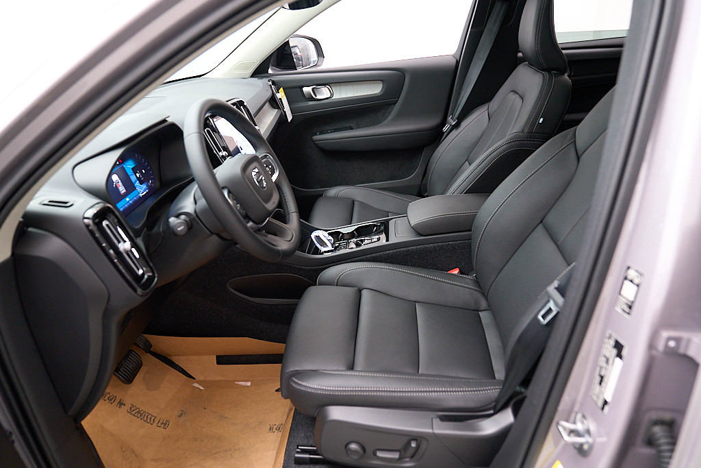 New 2026 Volvo XC40 B5 Plus w/ Climate Package AWD/4WD image 14