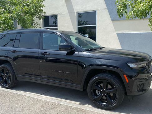 Used 2023 Jeep Grand Cherokee L Laredo AWD/4WD image 2