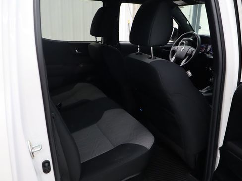 Used 2022 Toyota Tacoma TRD Sport w/ Technology Package image 28