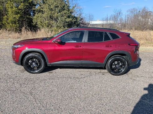 Certified 2025 Chevrolet Trax LT w/ Driver Confidence Package image 2