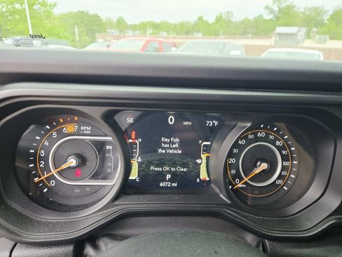 Used 2025 Jeep Wrangler Unlimited Rubicon w/ Convenience Group image 10