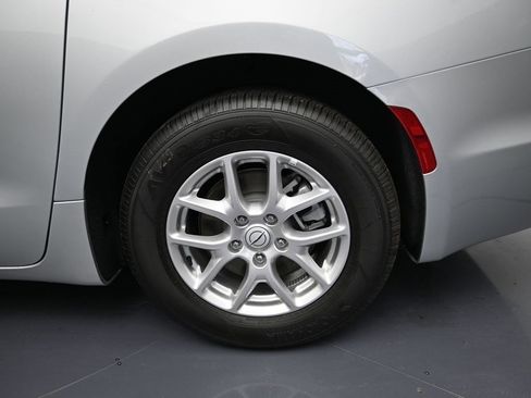 New 2026 Chrysler Pacifica Select image 10