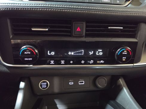Used 2023 Nissan Rogue SV FWD image 16