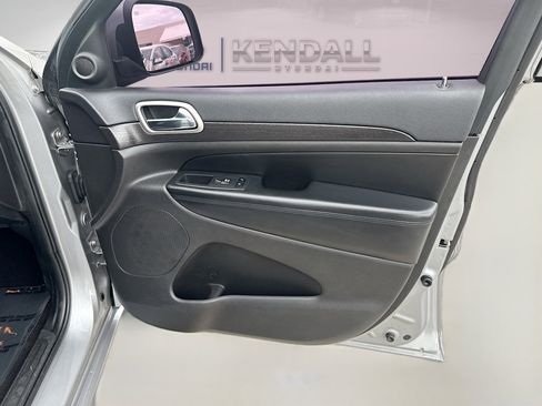 Used 2017 Jeep Grand Cherokee Altitude RWD image 31