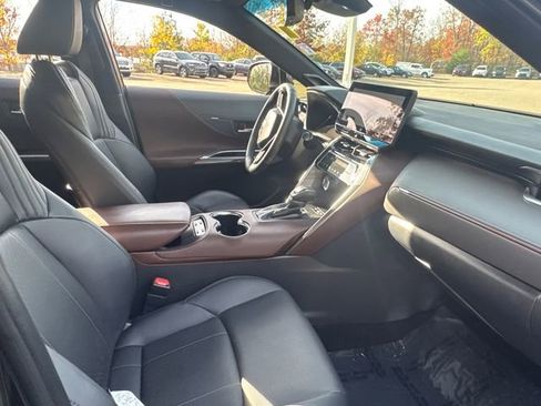 Used 2024 Toyota Venza Limited image 14