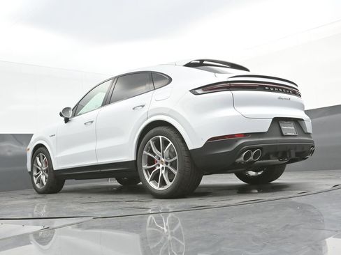 New 2026 Porsche Cayenne S image 33