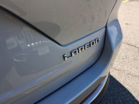 Used 2023 Jeep Grand Cherokee Laredo image 10