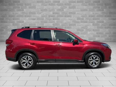 Used 2024 Subaru Forester Premium AWD/4WD image 2