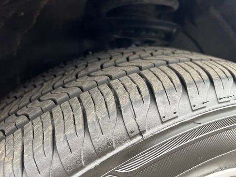 Used 2024 GMC Terrain SLE image 23