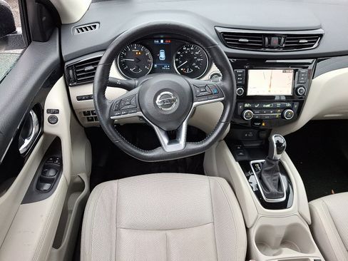 Used 2022 Nissan Rogue Sport SL image 2