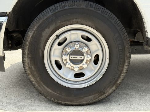 Used 2022 Ford F250 XL w/ Power Equipment Group RWD image 13