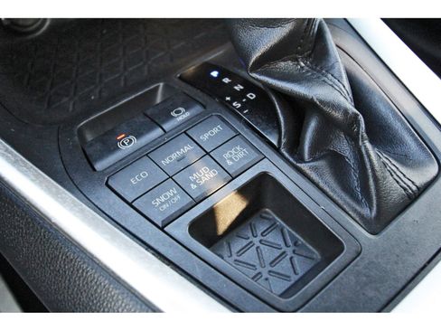 Used 2019 Toyota RAV4 XLE image 30