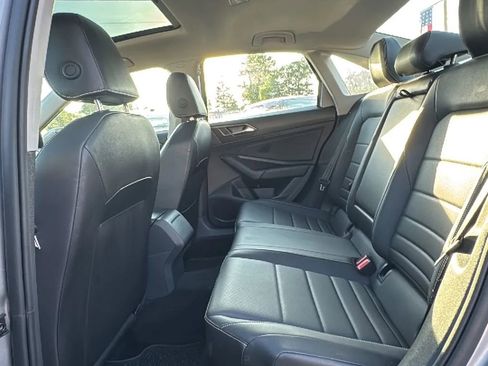 Used 2024 Volkswagen Jetta SE FWD image 15