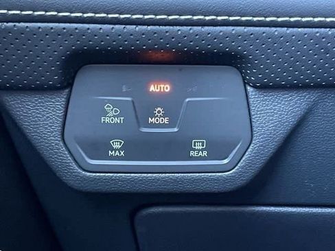 Used 2024 Volkswagen Atlas SE image 29