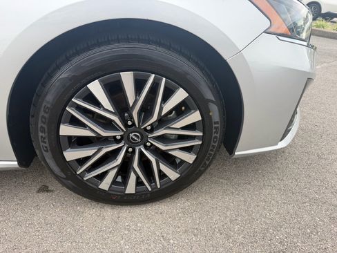 Used 2024 Nissan Altima 2.5 SV FWD image 22