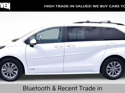 Used 2021 Toyota Sienna LE image 2