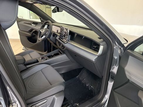 New 2025 Volkswagen Tiguan SE R-Line image 13
