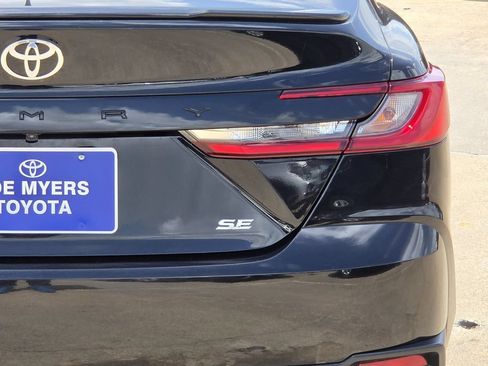Used 2025 Toyota Camry SE FWD image 9