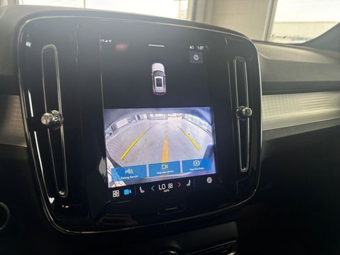 Used 2024 Volvo XC40 B5 Core image 27