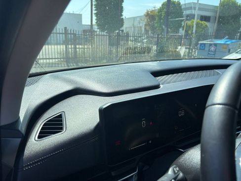Used 2026 Kia Carnival FWD image 36