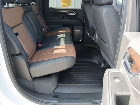Used 2025 Chevrolet Silverado 3500 High Country w/ Technology Package AWD/4WD image 42
